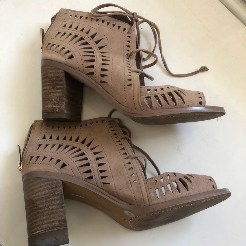 Heels - Picture 3 of 3